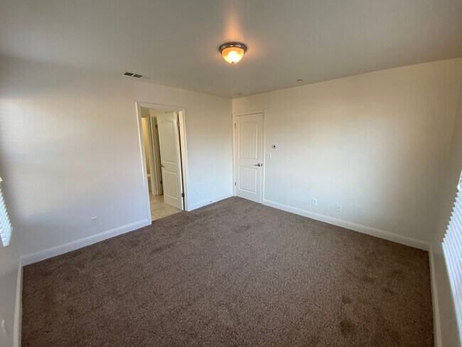Building Photo - Beautiful 2 Story Home in Gated Avalon Com...