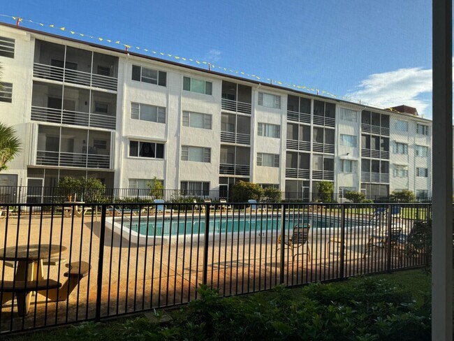 Building Photo - 4500 N Flagler Dr