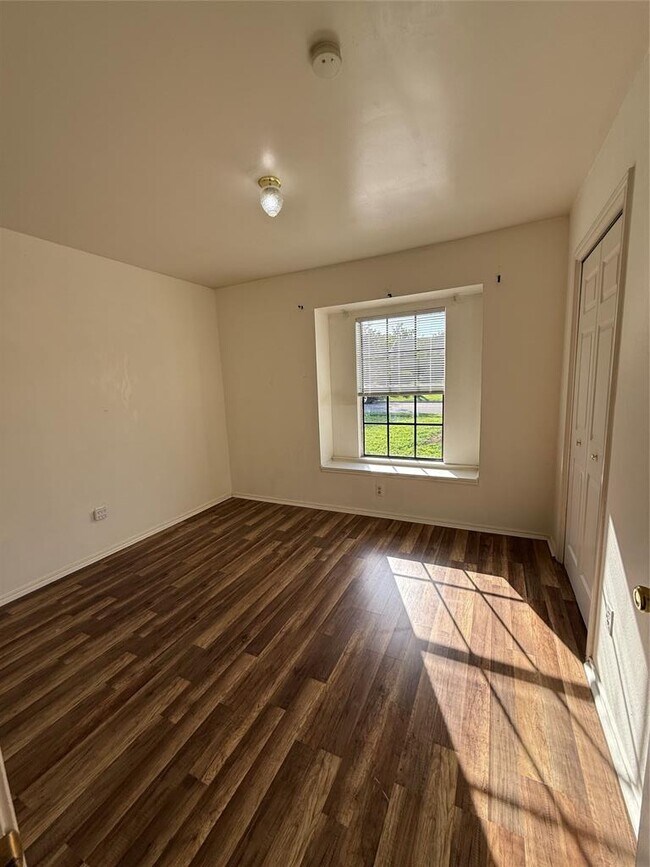 Building Photo - 16307 Framingham Cir