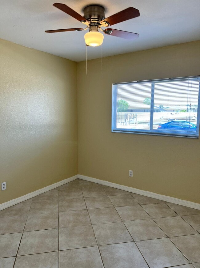 Building Photo - 1602 SW 16th Ct