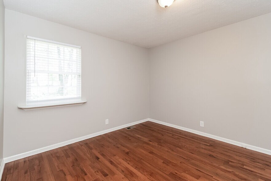 Building Photo - 3105 Roundwood Forest Ln