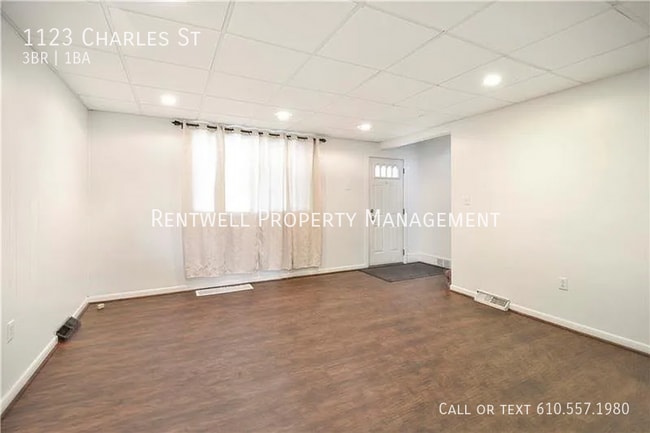 Building Photo - 1123 Charles St