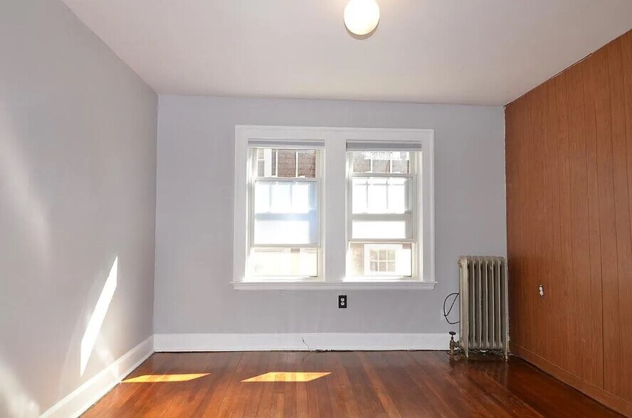 Building Photo - 16 Newport Ter