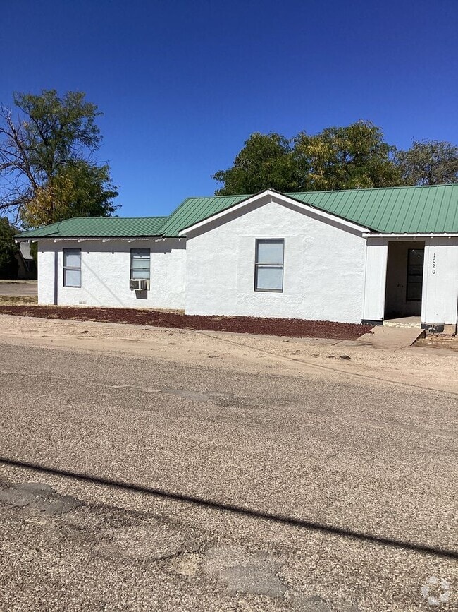 Building Photo - Spacious Vintage 3 Bed 1 Bath!