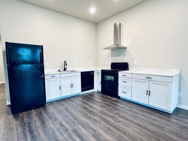 Building Photo - Modern Two Bedroom Two Full Bath House