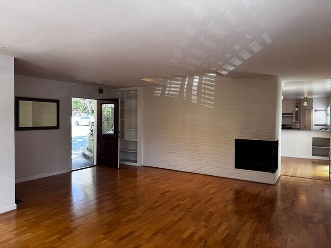 Building Photo - Charming Two Bedroom Pacific Grove Home
