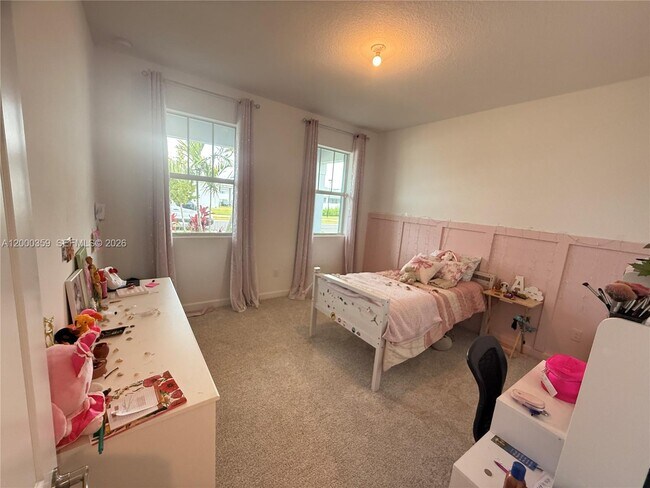 Building Photo - 10503 SW Orana Dr