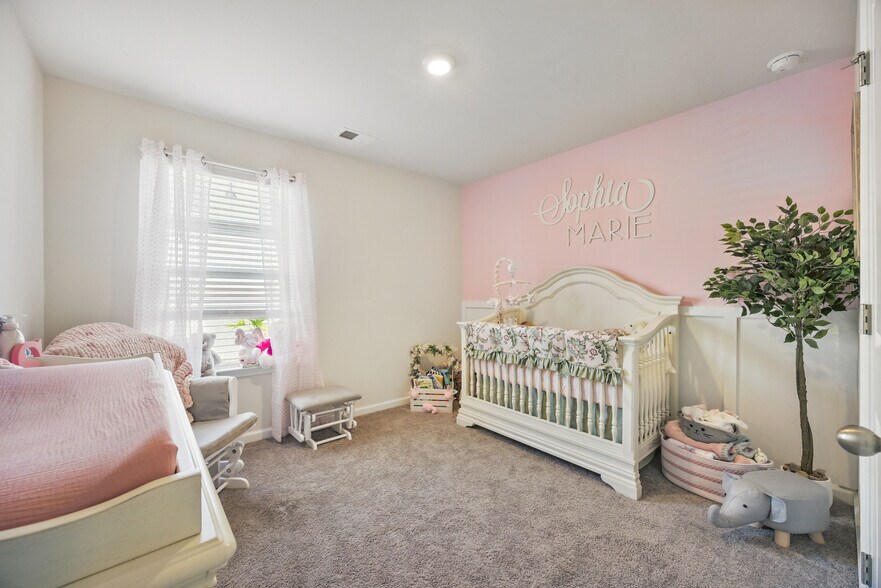 Building Photo - 580 Talisman Trl