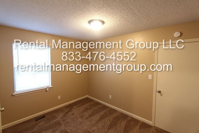 Building Photo - New On The Market! Fresh New Updates!! Bet...