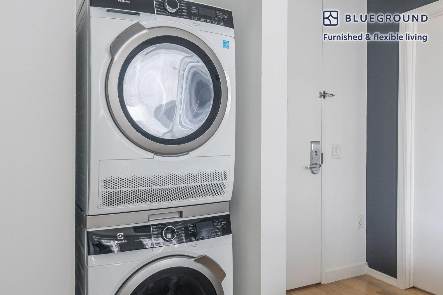 Building Photo - 70 W 45th St