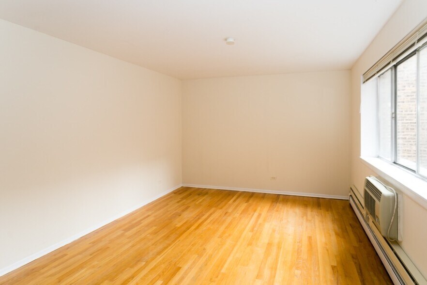 Building Photo - 675 W Wrightwood Ave