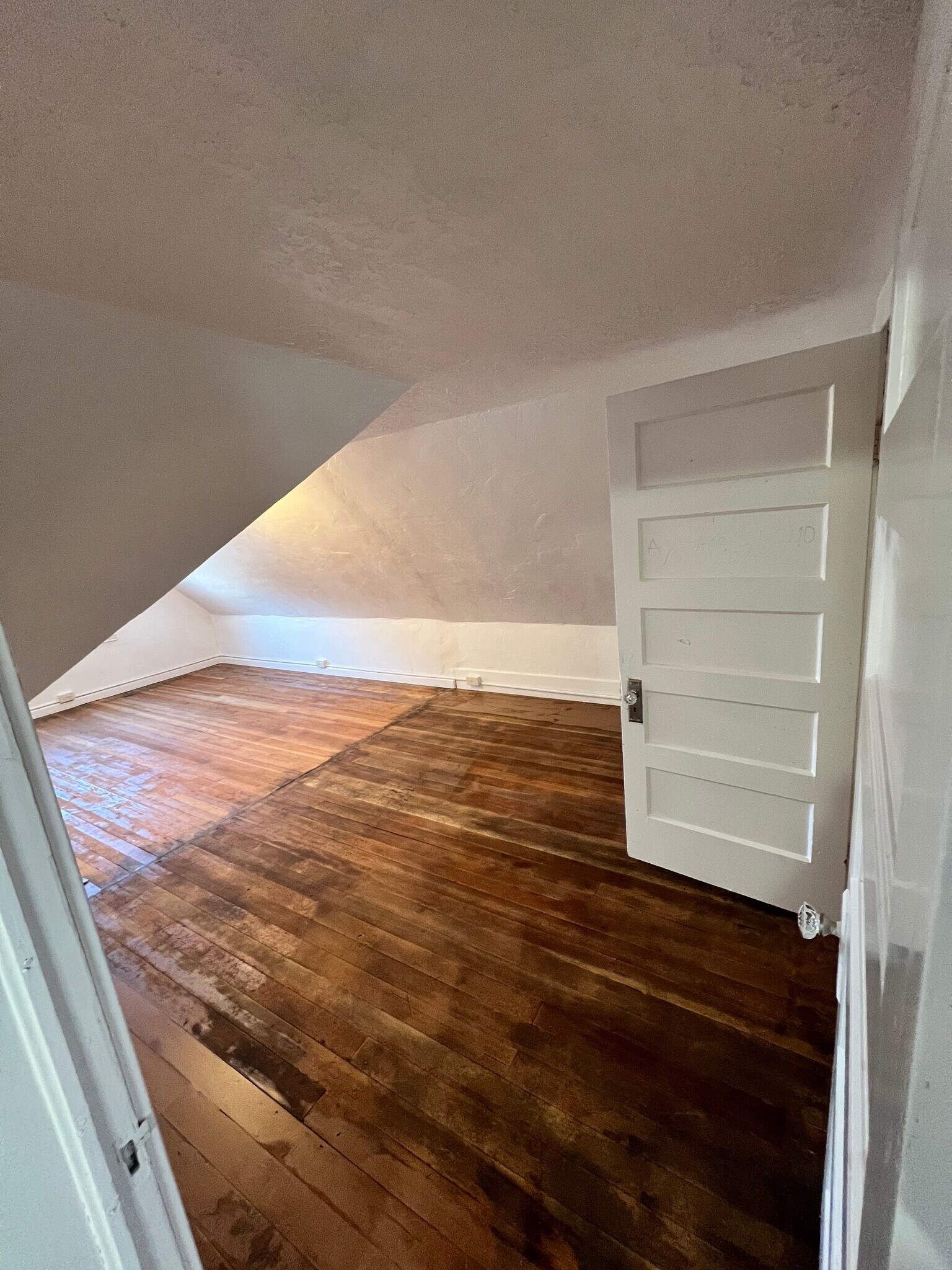 Building Photo - 749 Park Dr