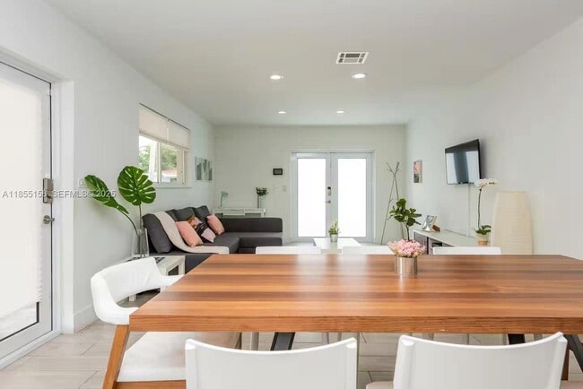 Building Photo - 350 NW 50th St