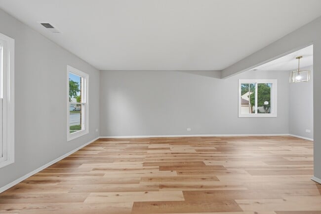 Building Photo - 5039 Chambers Dr