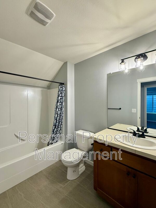 Building Photo - 2606 NE 130th Ct