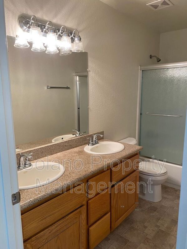 Building Photo - 516 Pacific Ave