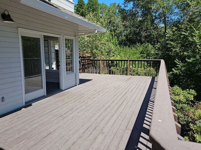 Building Photo - Stunning 4 Bed 3 Bath Naglee Park Home Nes...