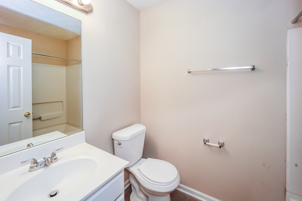 Building Photo - 5960 Hampton Ct