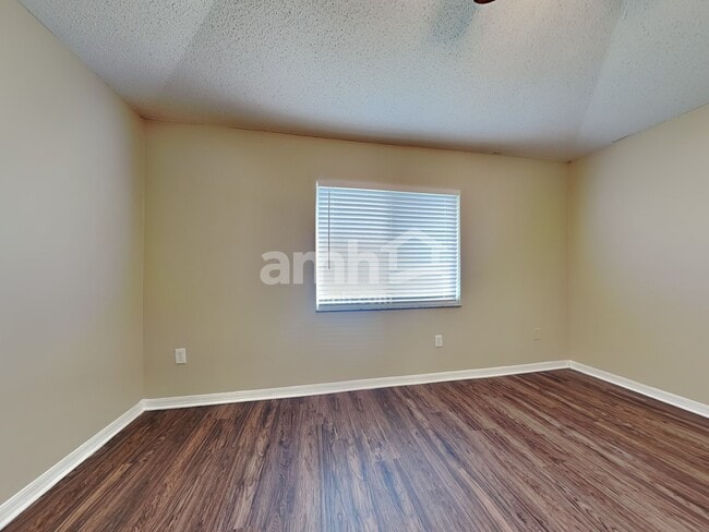 Building Photo - 4504 Reynolds Creek Ave