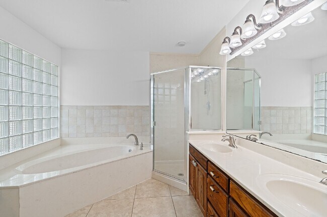 Building Photo - **Available February 2026***Welcome Home :: 3/2 with oversized fenced backyard in Indian Pines!