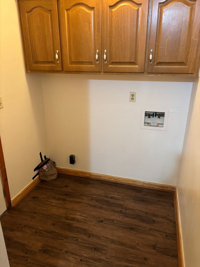 Building Photo - Where Comfort Meets Home