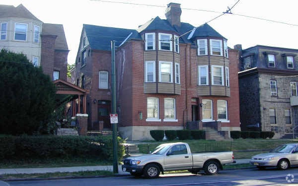 Primary Photo - 505-507 S 42nd St