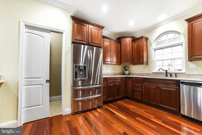 Building Photo - 24900 Fox Run Ln