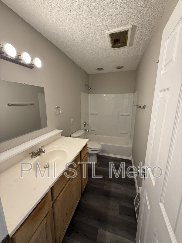 Building Photo - 10342 Ross Cir