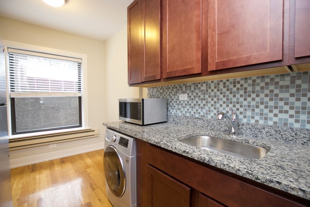 Building Photo - 555 W Arlington
