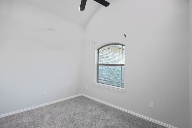 Building Photo - 344 Duke Pl