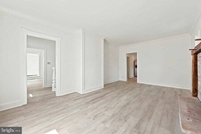 Building Photo - 471 N Elmwood Rd
