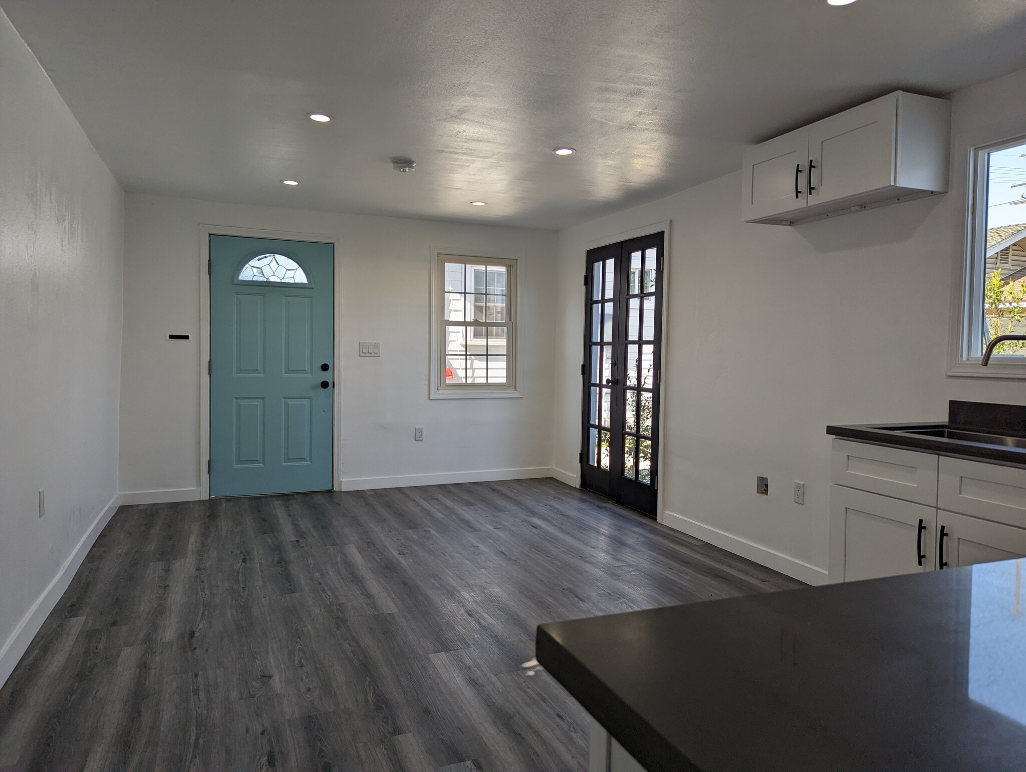 Front door and side door entrance - 2615 Obama Blvd