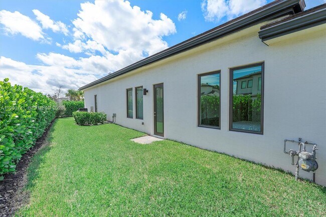 Building Photo - 3502 Ashwood Cir