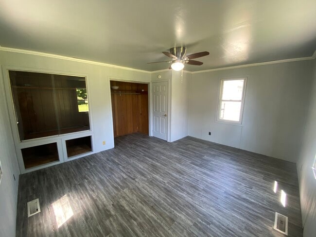 Building Photo - 19418 Newtown Rd