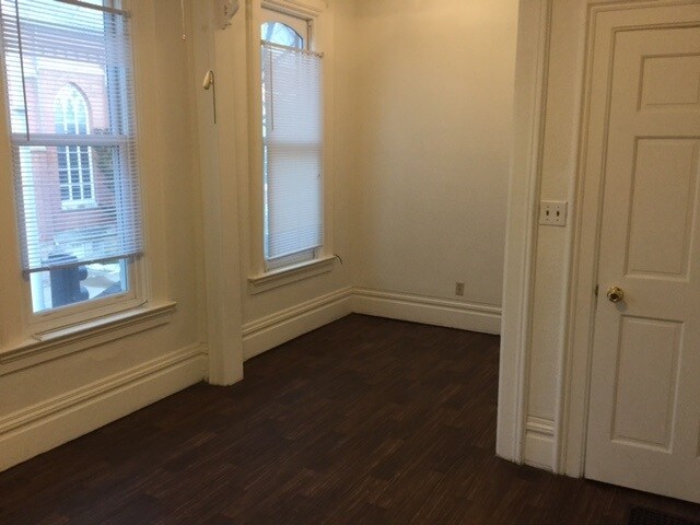 Building Photo - 1557 White St