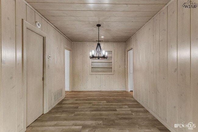 Building Photo - 2409 Martin St