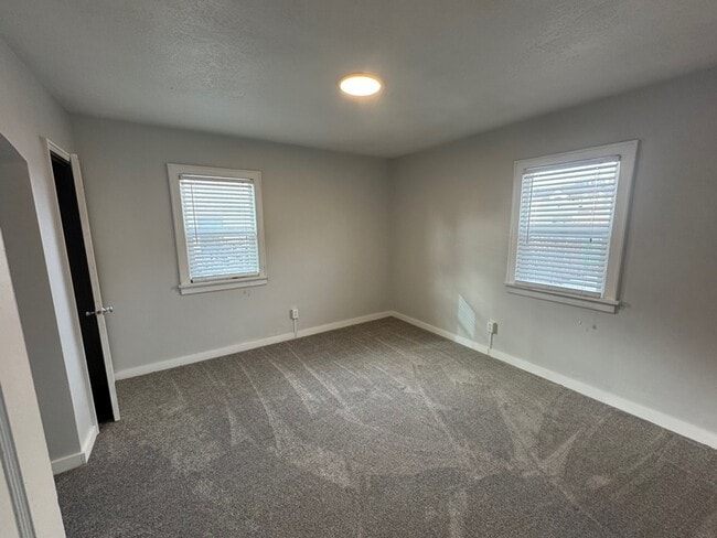 Building Photo - 1079 E 3300 S