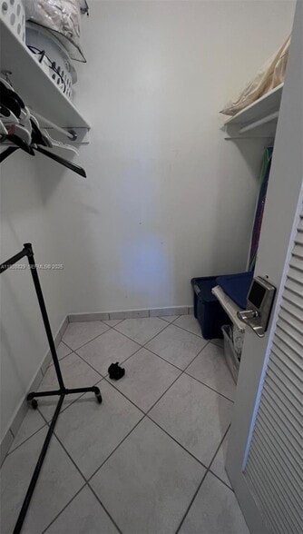 Building Photo - 5161 Collins Ave