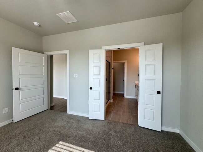 Building Photo - 3842-3844 Clovis St.