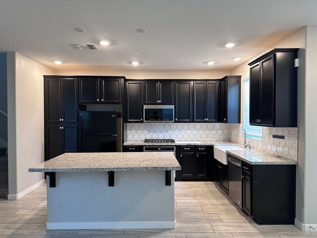 Building Photo - The Cove - Natomas 2 Story 3 bed 3 full baths