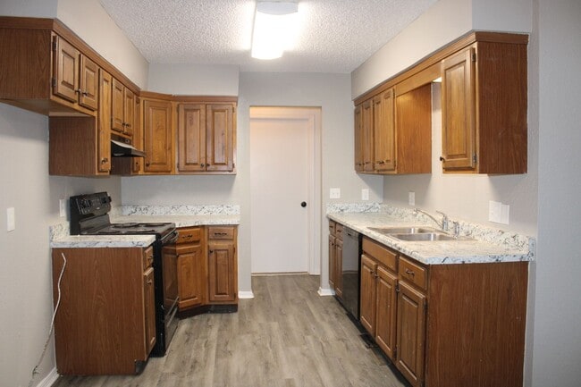 Building Photo - Putnam City Schools