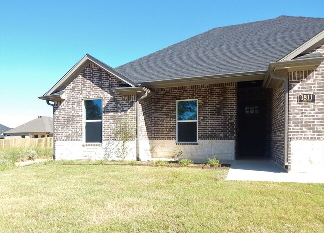 Building Photo - Whitehouse ISD! Gorgeous 4 Bedroom, 2 Bath...