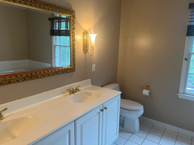 Building Photo - 75 Spring Hill Cir