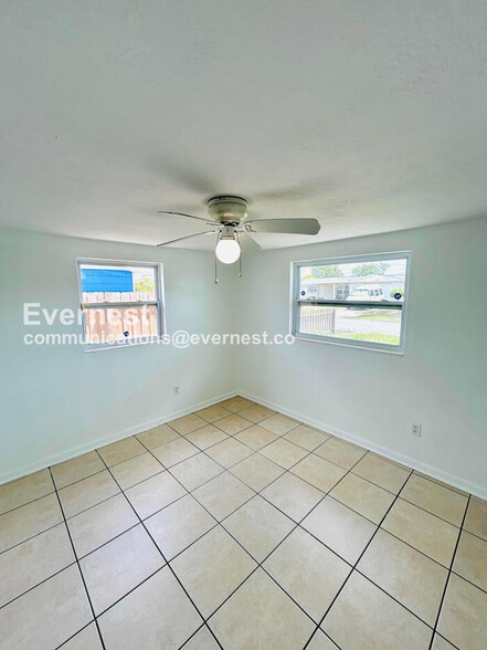 Building Photo - 3749 Beechwood Dr