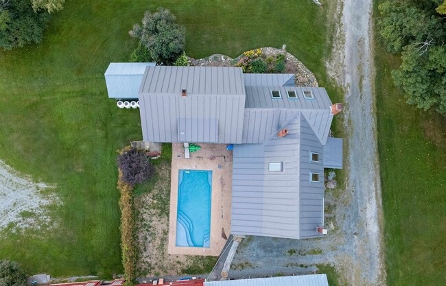 Building Photo - 2169 Green Bay Loop