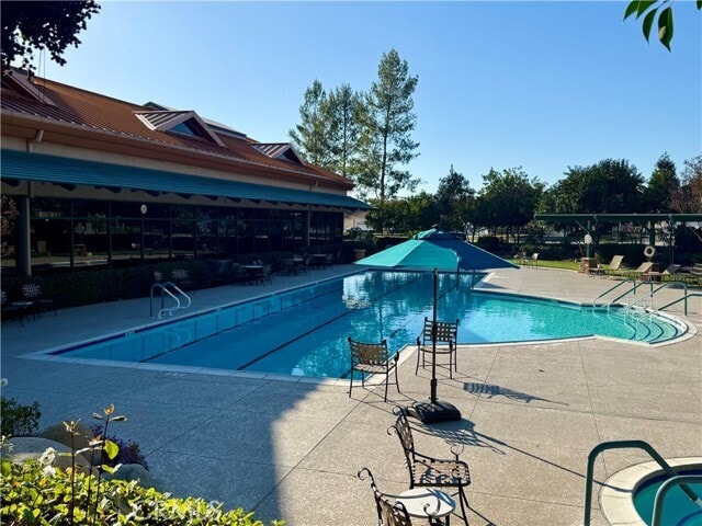 Building Photo - 924 Essex Rd