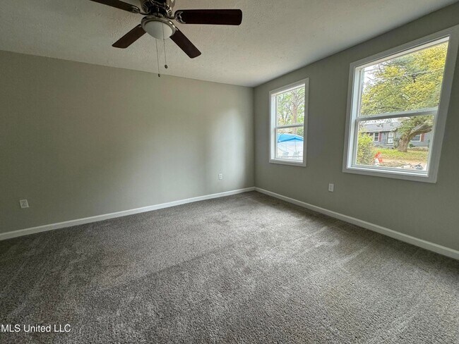 Building Photo - 742 Montclair Pl