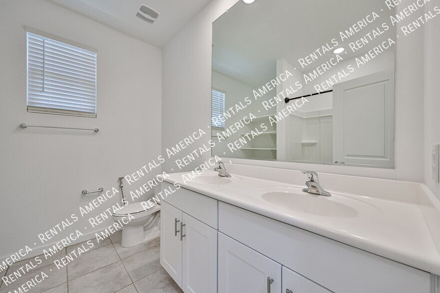 Building Photo - 1578 S 224th Ln