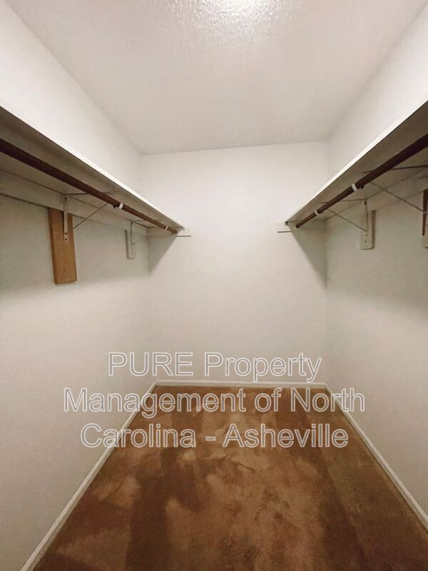 Building Photo - 11 Elderberry Ln