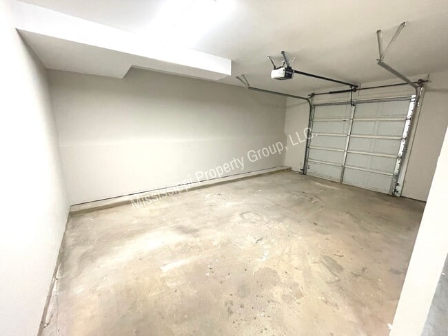 Building Photo - 4BD/4.5BA FOR RENT